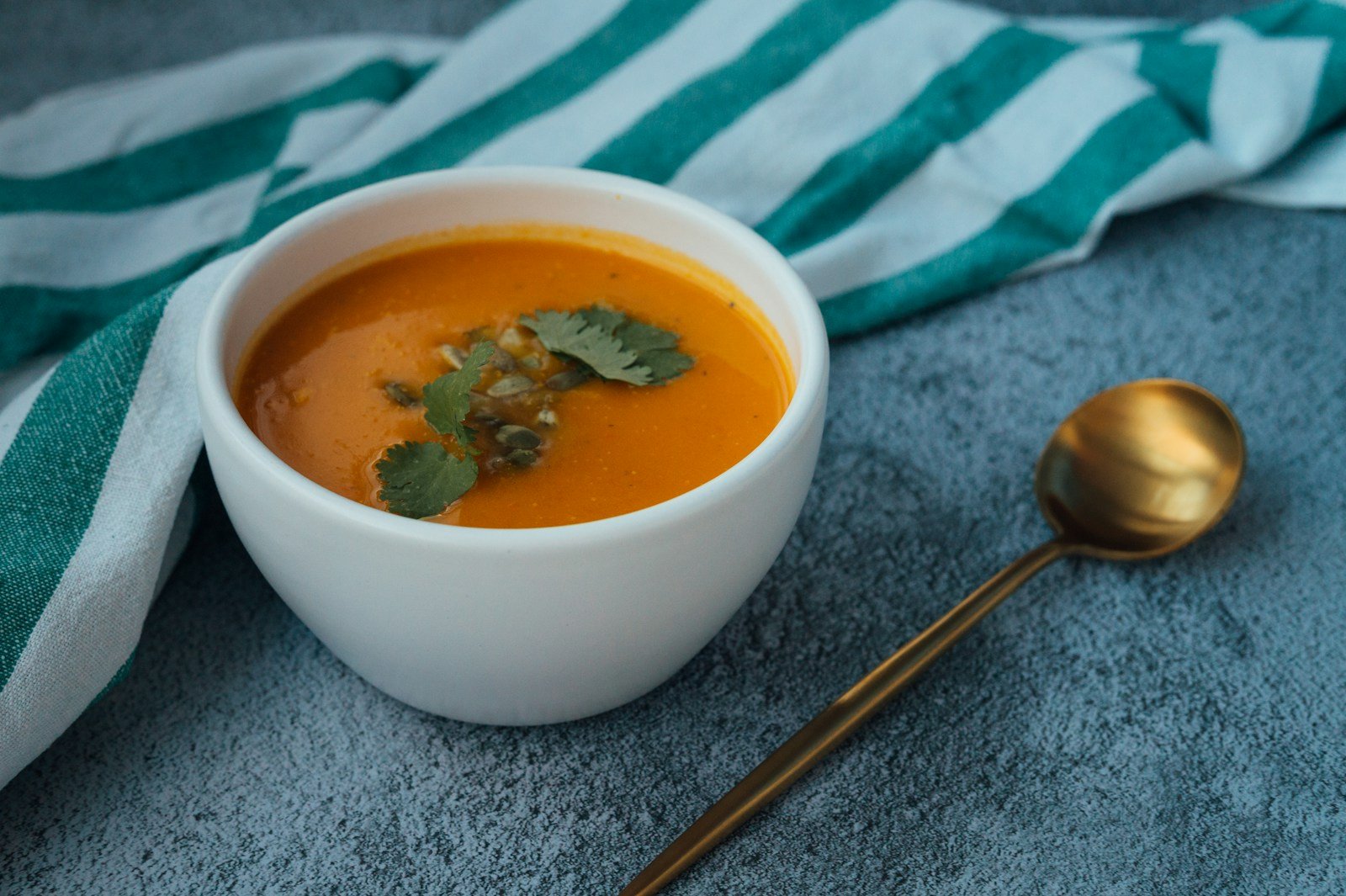 Vellutata di zucca leggera senza panna, ricetta con la zucca light